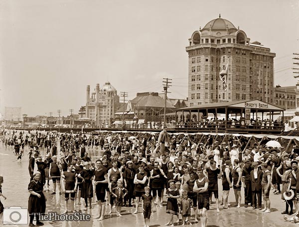 Atlantic City, New Jersey crowd of bathers at the beach 1900's - Click Image to Close