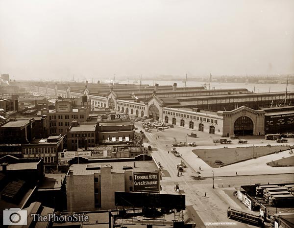 New Chelsea piers, New York between 1900 and 1920 - Click Image to Close