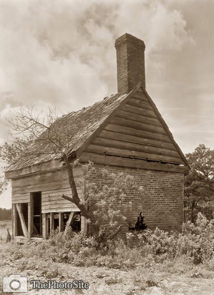 Rustic outbuilding. Drummond Mill, store, and cabin, Virginia - Click Image to Close