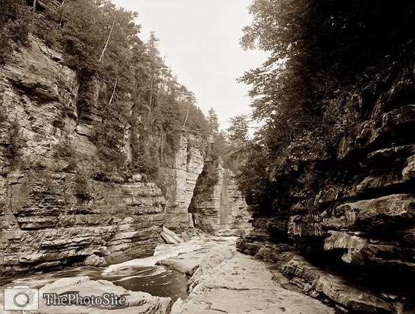 Split Rock, Ausable Chasm, River Canyon New York - Click Image to Close