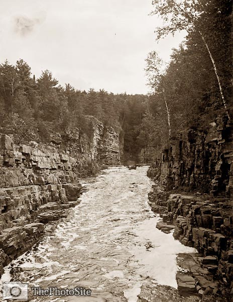 Ausable Chasm, New York boat entering canyon rapids - Click Image to Close