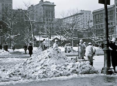 Cleaning snow from the streets of New York City 1908