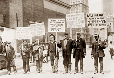 Unemployed men carrying signs, New York 1909